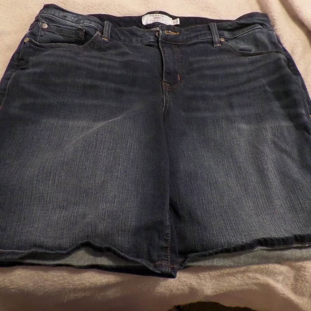 Torrid Blue Jeans Short  - First At Fit – Size 20        (0074)